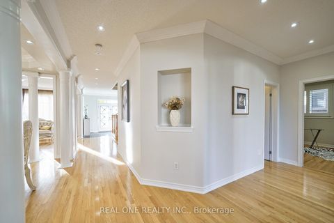 Photo 7 at 29 Seiffer Crescent, Jefferson, Richmond Hill Photo 7 at 29 Seiffer Crescent, Jefferson, Richmond Hill