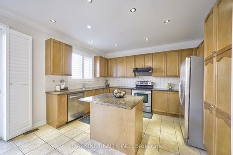 Photo 8 at 29 Seiffer Crescent, Jefferson, Richmond Hill