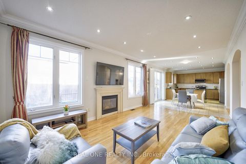 Photo 9 at 29 Seiffer Crescent, Jefferson, Richmond Hill