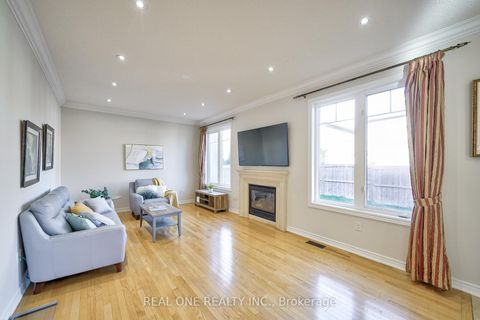 Photo 10 at 29 Seiffer Crescent, Jefferson, Richmond Hill