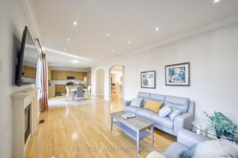 Photo 11 at 29 Seiffer Crescent, Jefferson, Richmond Hill