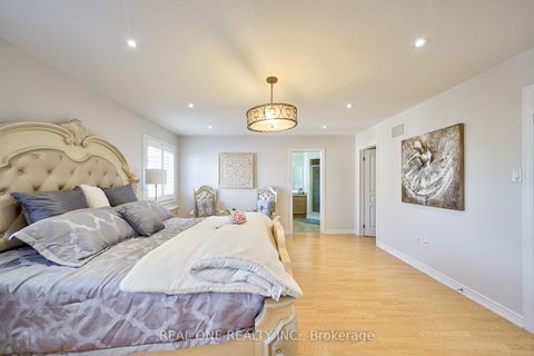 Photo 15 at 29 Seiffer Crescent, Jefferson, Richmond Hill