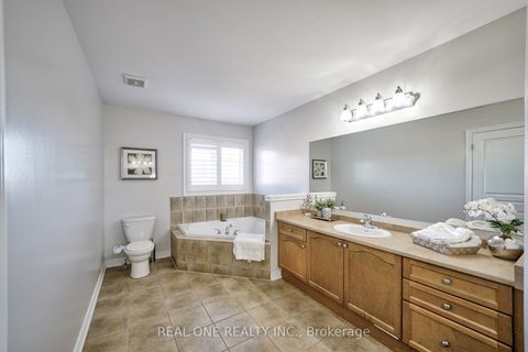 Photo 16 at 29 Seiffer Crescent, Jefferson, Richmond Hill