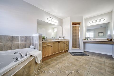 Photo 17 at 29 Seiffer Crescent, Jefferson, Richmond Hill