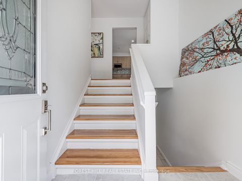 Photo 2 at 27 Apache Trail, Pleasant View, Toronto