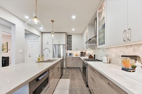 Photo 14 at 250 Rivermill Crescent, Patterson, Vaughan
