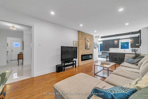 Photo 11 at 34 Mccallum Drive, North Richvale, Richmond Hill