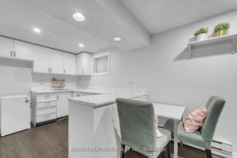 Photo 34 at 34 Mccallum Drive, North Richvale, Richmond Hill
