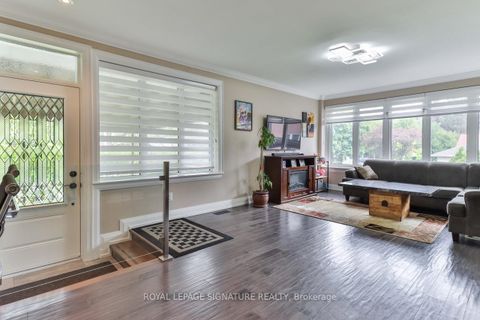 Photo 4 at 76 Berkinshaw Crescent, Don Mills, Toronto