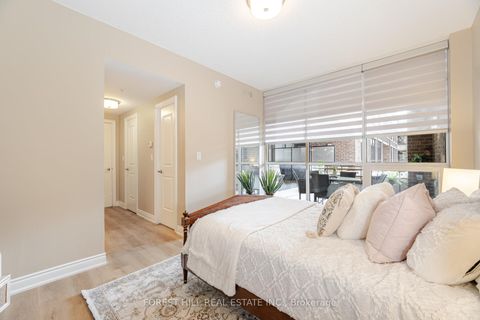 Photo 18 at 220 - 2396 Major Mackenzie Drive W, Maple, Vaughan