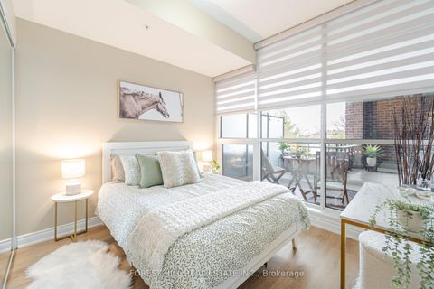 Photo 21 at 220 - 2396 Major Mackenzie Drive W, Maple, Vaughan
