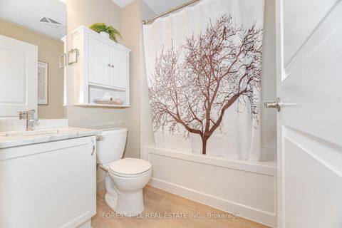 Photo 23 at 220 - 2396 Major Mackenzie Drive W, Maple, Vaughan
