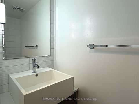 Photo 6 at 547 - 5 Hanna Avenue, Niagara, Toronto