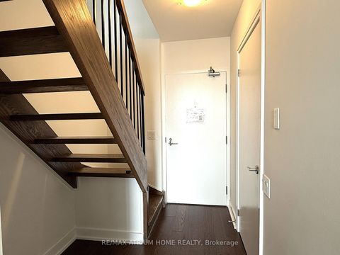 Photo 7 at 547 - 5 Hanna Avenue, Niagara, Toronto