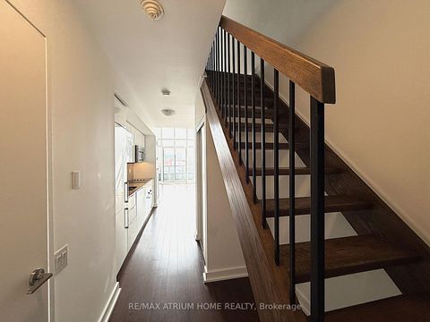Photo 8 at 547 - 5 Hanna Avenue, Niagara, Toronto