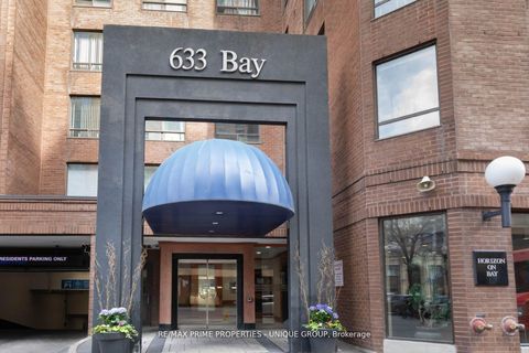 Photo 19 at 903 - 633 Bay Street, Bay Street Corridor, Toronto