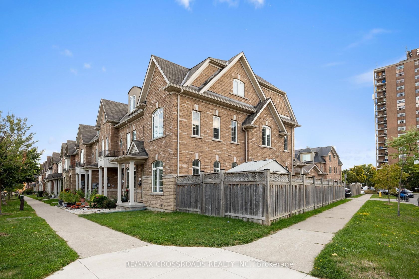 118 Mary Chapman Boulevard, Pelmo Park W5, Toronto 
