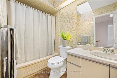 Photo 25 at 193 Glenmanor Way, Yorkhill, Vaughan