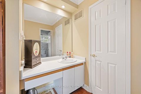 Photo 31 at 193 Glenmanor Way, Yorkhill, Vaughan