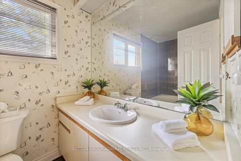 Photo 32 at 193 Glenmanor Way, Yorkhill, Vaughan