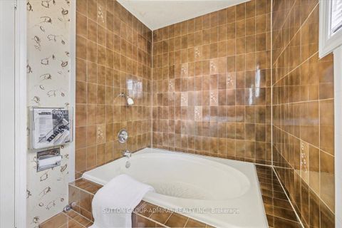 Photo 33 at 193 Glenmanor Way, Yorkhill, Vaughan