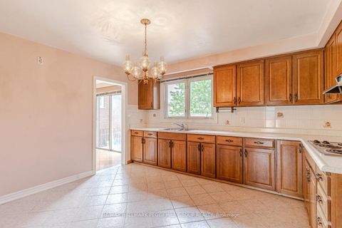 Photo 4 at 39 Frith Road, Jane Heights, Toronto