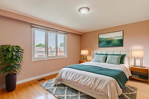 Photo 5 at 39 Frith Road, Jane Heights, Toronto