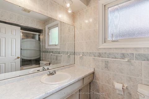 Photo 6 at 39 Frith Road, Jane Heights, Toronto