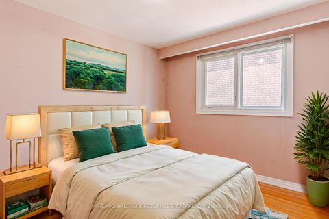 Photo 7 at 39 Frith Road, Jane Heights, Toronto