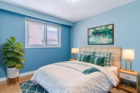 Photo 8 at 39 Frith Road, Jane Heights, Toronto