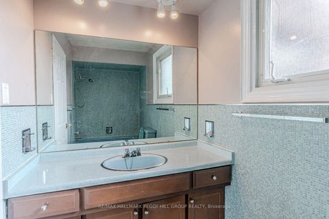 Photo 9 at 39 Frith Road, Jane Heights, Toronto