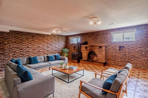 Photo 10 at 39 Frith Road, Jane Heights, Toronto
