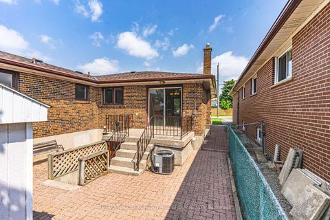 Photo 14 at 39 Frith Road, Jane Heights, Toronto