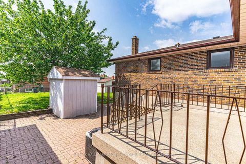 Photo 15 at 39 Frith Road, Jane Heights, Toronto