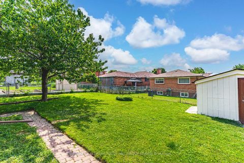 Photo 16 at 39 Frith Road, Jane Heights, Toronto