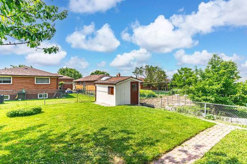 Photo 17 at 39 Frith Road, Jane Heights, Toronto