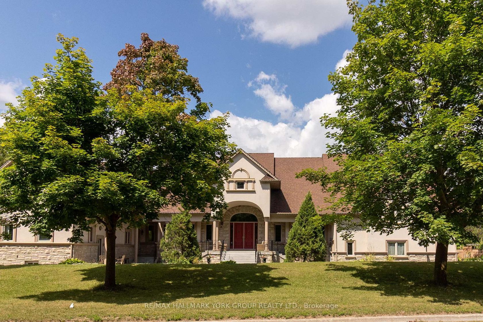 2 Kingswood Drive, King City, King 