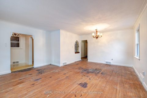 Photo 2 at 132 Budea Crescent, Maryvale, Toronto
