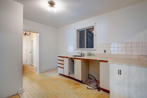 Photo 3 at 132 Budea Crescent, Maryvale, Toronto