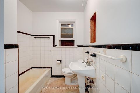 Photo 4 at 132 Budea Crescent, Maryvale, Toronto