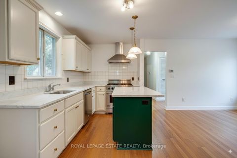 Photo 7 at 132 Budea Crescent, Maryvale, Toronto