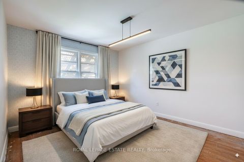 Photo 10 at 132 Budea Crescent, Maryvale, Toronto