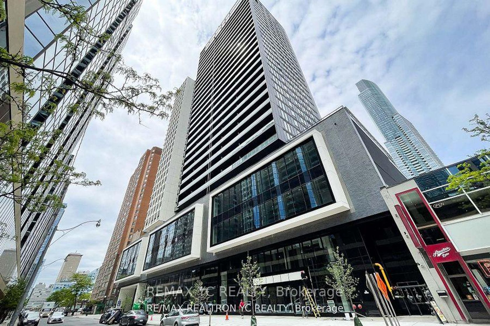 2516 - 20 Edward Street, Bay Street Corridor, Toronto by Loree Meneguzzi Real Estate 2516 - 20 Edward Street, Bay Street Corridor, Toronto