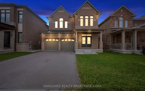 Photo 4 at 121 Alistair Crescent, Kleinburg, Vaughan