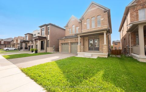 Photo 5 at 121 Alistair Crescent, Kleinburg, Vaughan