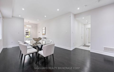 Photo 10 at 121 Alistair Crescent, Kleinburg, Vaughan