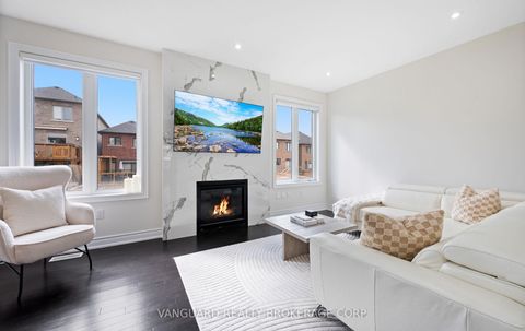 Photo 12 at 121 Alistair Crescent, Kleinburg, Vaughan