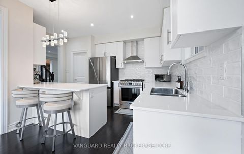 Photo 18 at 121 Alistair Crescent, Kleinburg, Vaughan