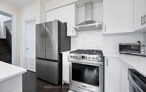 Photo 24 at 121 Alistair Crescent, Kleinburg, Vaughan