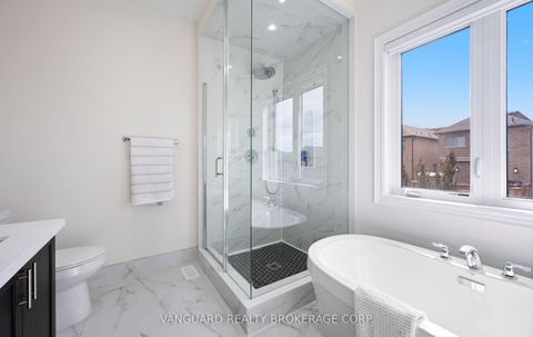 Photo 34 at 121 Alistair Crescent, Kleinburg, Vaughan